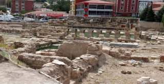 2 Bin Yıllık Tarihi Roma Hamamında Arkeolojik Kazılar Sürüyor