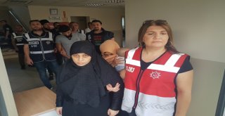 Bebeklerini Bırakıp El Ele Gasp Yapmaya Gittiler