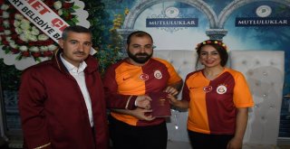 Fanatik Çift Nikah Masasına Galatasaray Formasıyla Oturdu