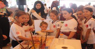 Kareside Çocuklar Mutlu