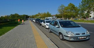 Tatilcilerin Sıra Çilesi: Yüzlerce Araç Sıra Bekliyor