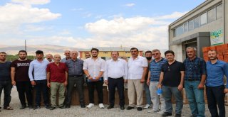 Genç Çiftçilere Arı Ve Arıcılık Malzemesi Dağıtıldı