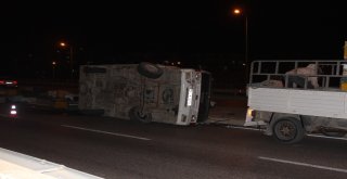 Arı Kovanı Yüklü Kamyonet Devrildi Arılar Etrafa Saçıldı