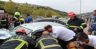 Kocaelide 2 Otomobilin Kafa Kafaya Çarpıştığı Kazada Ağır Yaralanan Genç Öldü