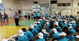 Kayapınar Belediyesi Başkanlığı Tarafından Bin 350 Öğrenciye Spor Malzemesi Dağıtıldı