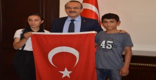 Vali Yavuz, O Çocukları Makamında Ağırladı