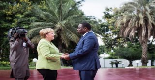 Merkel: Avrupanın Geleceği İçin Afrika Çok Önemli