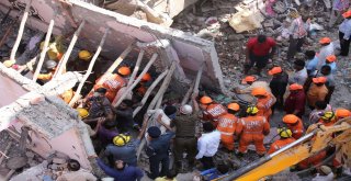 Hindistanda Çöken Binada Ölü Sayısı 5E Yükseldi