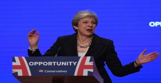 Theresa May, Dansıyla Toplantıya Damga Vurdu