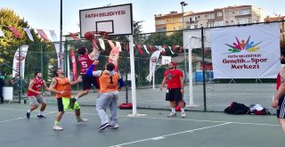Fatihte 3X3 Sokak Basketbolu Turnuvasında Dereceye Giren Sporcular Ödüllendirildi