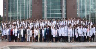 Esogü Tıp Fakültesinin Yeni Öğrencileri Beyaz Önlüklerini Giydi
