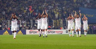 Beşiktaş Taraftarı Takımı Tribüne Çağırdı