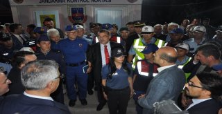 Karşılarında Bakanı Gören Yolcular Şaşkına Döndü