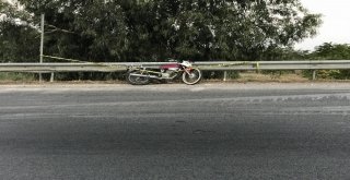 Kontrolden Çıkan Motosiklet Bariyerlere Çarptı: 1 Ölü, 1 Yaralı