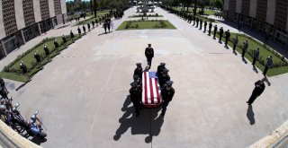 Abdli Senatör Mccain İçin Cenaze Töreni