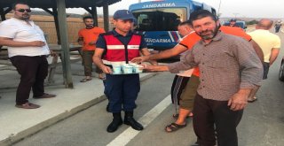 Jandarma Ekiplerinin İkramlarıyla Yorgunluk Attılar