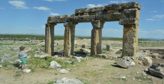 Türkiyeyi Karış Karış Geziyorlar