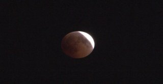 Kanlı Ay Tutulmasını Bici Bici Yiyerek İzlediler