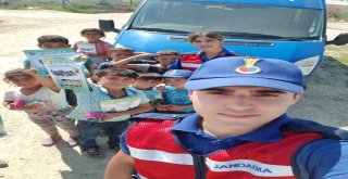Mevsimlik Tarım İşçilerinin Çocuklarına Jandarma Şefkati