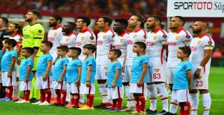 Spor Toto Süper Lig: Galatasaray: 0 - Göztepe: 0 (Maç Devam Ediyor)