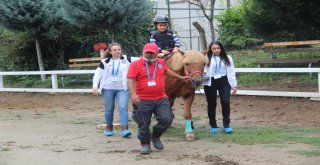 4 Yaşına Kadar Konuşamayan Hasan, At Ve Havuz Terapisi İle 3 Ayda Otizmi Yendi