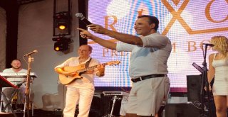 Sinan Erkoç Konserinde Rafet El Roman Sürprizi