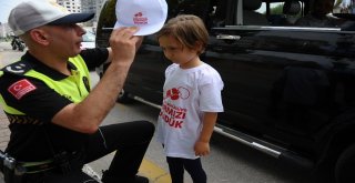 Trafikte Hatalı Anne-Babalara Kırmızı Düdük