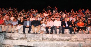 5 Bin Yıllık Antik Kentte Masalsı Gece Turistleri Büyüledi