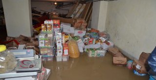 Fatsada İş Yerlerini Su Bastı