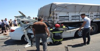 Lüks Otomobil Tıra Ok Gibi Saplandı: 2 Ölü, 2 Ağır Yaralı