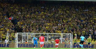 Şampiyonlar Ligi: Fenerbahçe: 0 - Benfica: 0 (Maç Devam Ediyor)