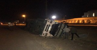 Küspe Yüklü Tır Devrildi: 1 Yaralı