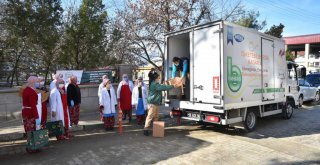 Büyükşehir'in yardımlarına anne eli değdi