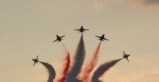 Türk Yıldızlarının Gösterisi Nefes Kesti