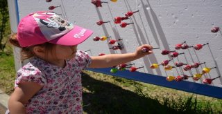 Şekerli Reklam Panoları Çocukları Yine Sevindirdi