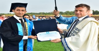 Esogüdeki Mezuniyet Coşkusu Yağmura Rağmen Hız Kesmedi