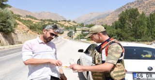 Jandarma Vatandaşlarla Bayramlaştı