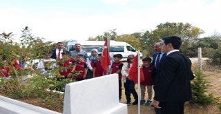Öğrenciler,  15 Temmuz Şehidini Kabri Başında Andı