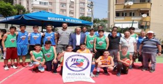 Mudanyada Sokak Basketbolu Heyecanı.