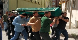 Körebe Oynarken 4. Katın Penceresinden Düşerek Ölen Çocuk Defnedildi