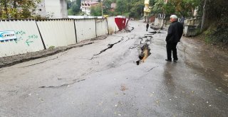 Zonguldakta Mahalle Yolu Çöktü