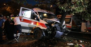 Şişlide Hasta Taşıyan Ambulans Kaza Yaptı; 6 Yaralı