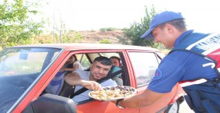 Sürücülerin Bayram Şekeri Jandarmadan