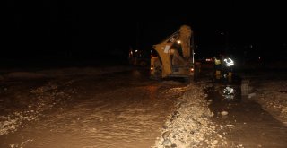 Sel Suları Adıyamanda Asfaltları Yerinden Söktü