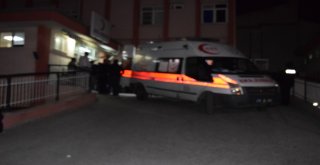 İzmirde Kamyonet İle Motosiklet Çarpıştı: 1 Ölü, 1 Yaralı