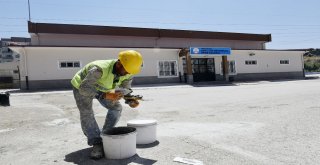 Öğrenciler Tatil, Belediye Tadilat Yapıyor