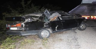 Erzincanda Otomobil Şarampole Devrildi: 4 Yaralı