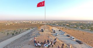 Bayraktepeye Dev Türk Bayrağı