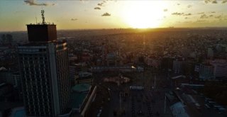 (Özel) Çalışmaların Sona Geldiği Taksim Camiinde Gün Batımı Mest Etti