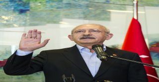 Kılıçdaroğlu, Kendisine Destek İçin Toplanan Partililere Hitap Etti